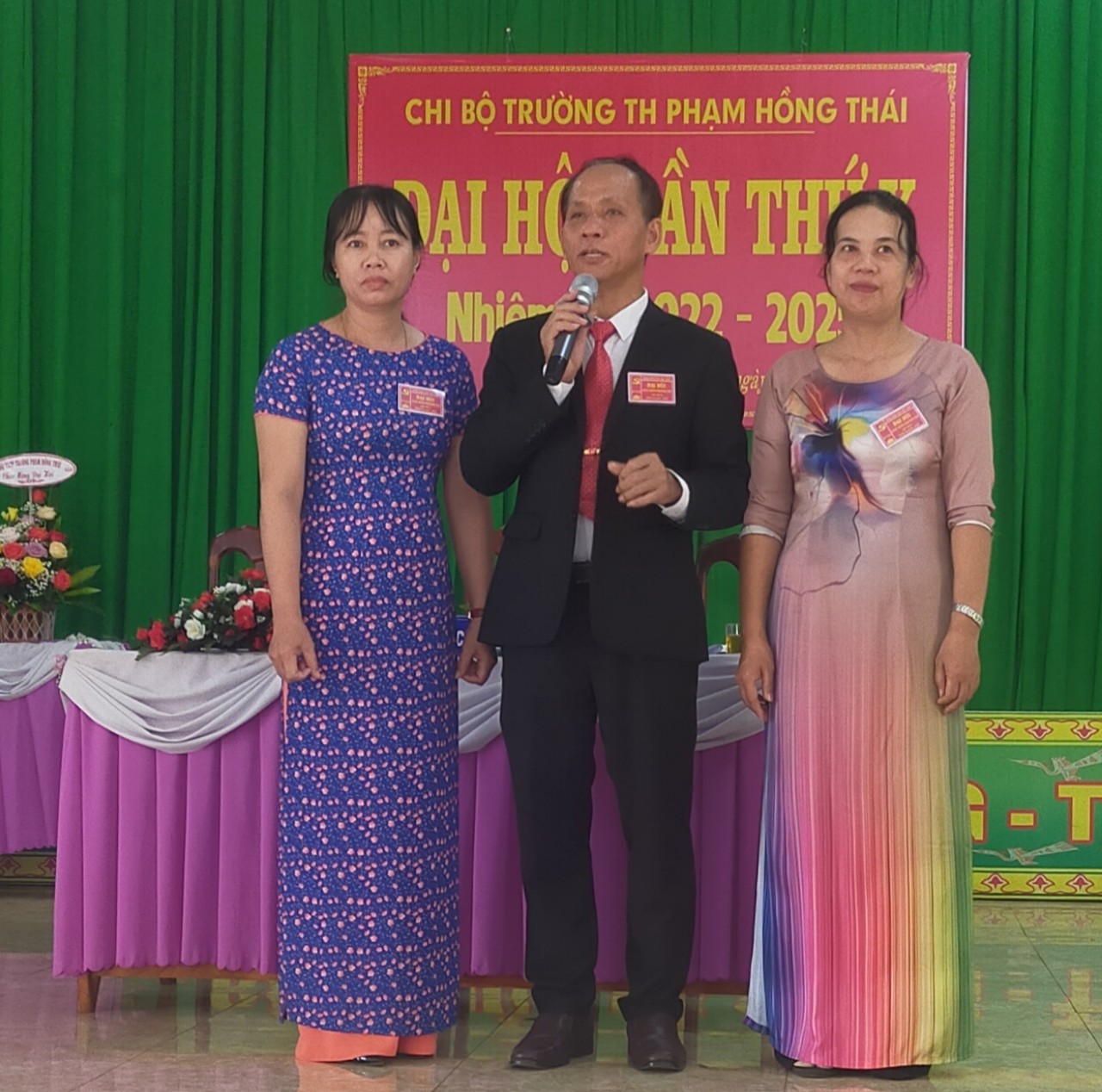 ĐẠI HỘI ĐIỂM CHI BỘ TRƯỞNG TIỂU HỌC PHẠM HỒNG THÁI NHIỆM KỲ 2022 - 2025